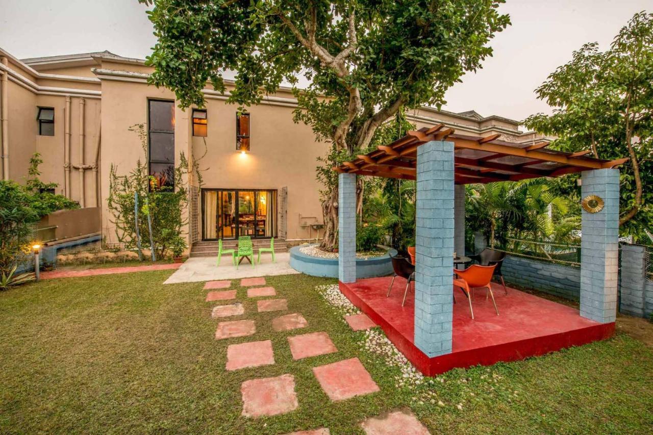 Taruchaya By Stayvista: Enchanting Retreat with Gazebo and Lush Lawn Raichak Exterior photo