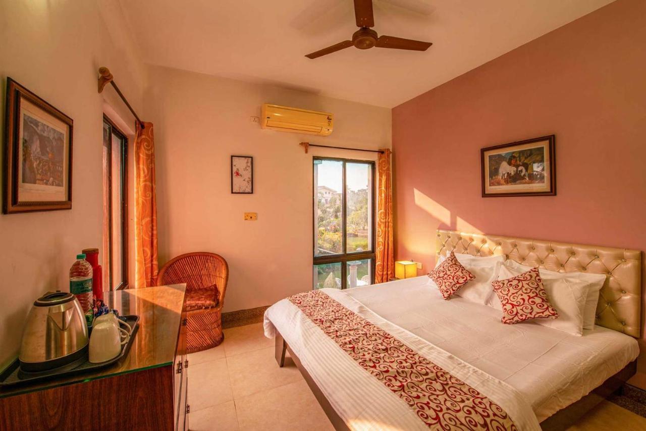 Taruchaya By Stayvista: Enchanting Retreat with Gazebo and Lush Lawn Raichak Exterior photo